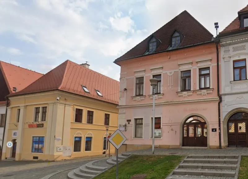Obchodné priestory, Radničné námestie 10
